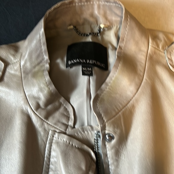 Leather jacket in light grey. - Picture 4 of 10